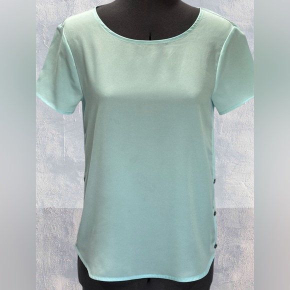 Banana Republic Aqua Short Sleeve Top With Side Buttons Size XS - Picture 1 of 4
